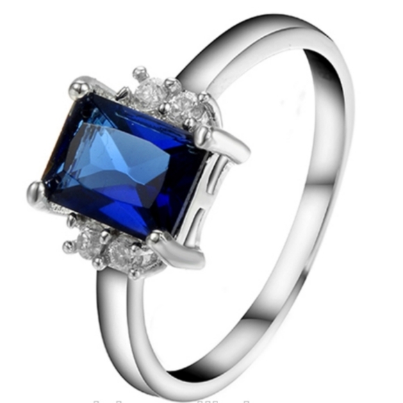 Emerald Cut Blue Sapphire Ring - Picture 4 of 4